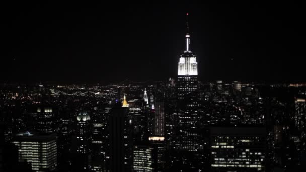 帝国大厦和纽约城市风景在晚上 — 图库视频影像