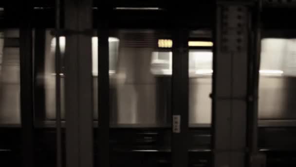 Tåget Lämnar Stationen — Stockvideo