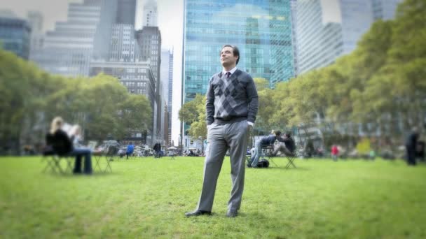 Uomo Affari Piedi Bryant Park New York New York Stati — Video Stock