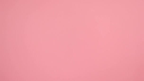 Pink Фон Нахил Вниз Щоб Кошеня Подарунки День Народження — стокове відео