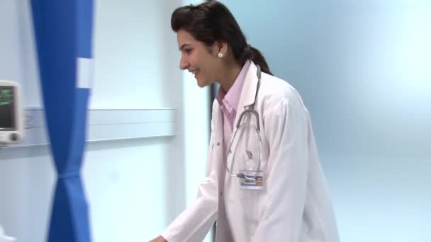 Female Doctor Checking Female Patient — Stock Video