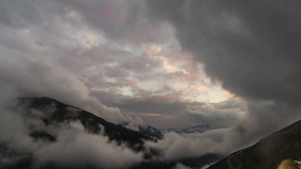 Vista Aérea Las Montañas Invierno Con Nubes Moviéndose Lapso Tiempo — Vídeos de Stock