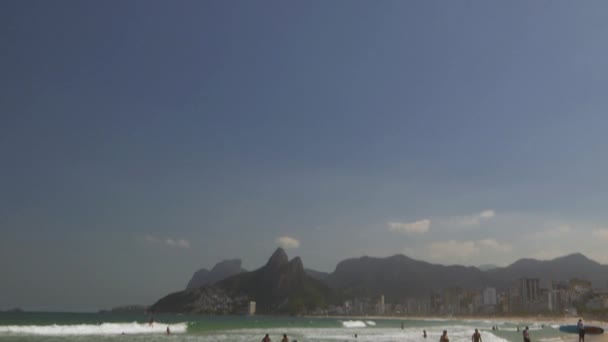 Τουρίστες Στην Παραλία Copacabana Beach Ρίο Ντε Τζανέιρο Βραζιλία — Αρχείο Βίντεο