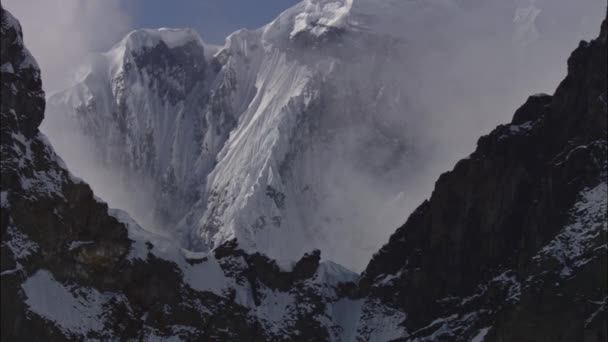 Вид Снежных Гор Зимой Воздуха — стоковое видео