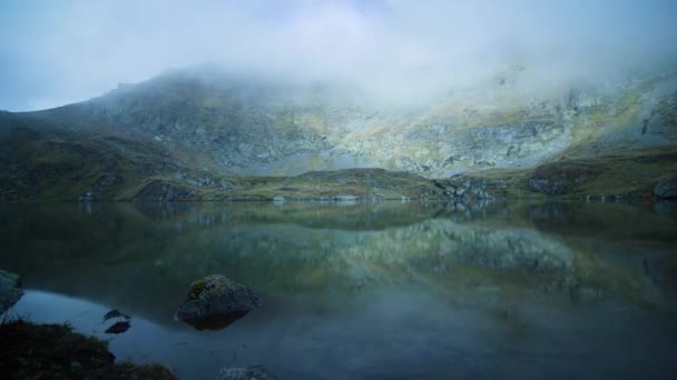 Jezero Horách Mraky Pohybující Časová Prodleva — Stock video