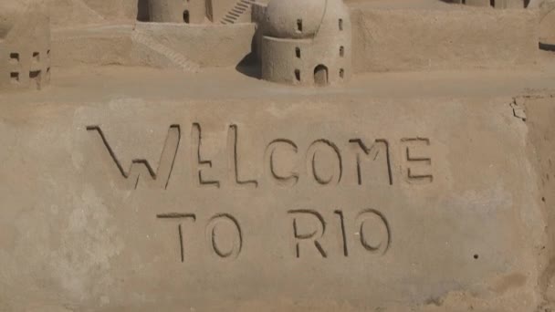 Добро Пожаловать Рио Текст Песчаном Пляже Песчаном Замке — стоковое видео