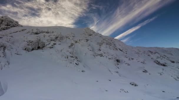 Berge Winter Mit Wolken Die Sich Zeitraffer Himmel Bewegen — Stockvideo