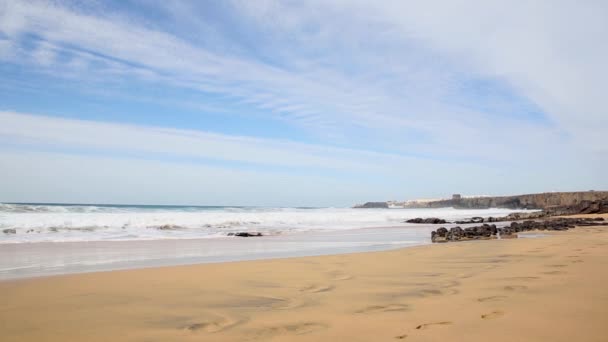 Sandstranden Och Havet — Stockvideo