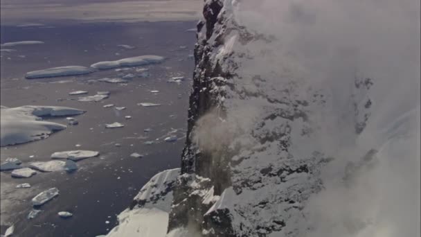 Vista Aérea Das Montanhas Mar Durante Dia — Vídeo de Stock