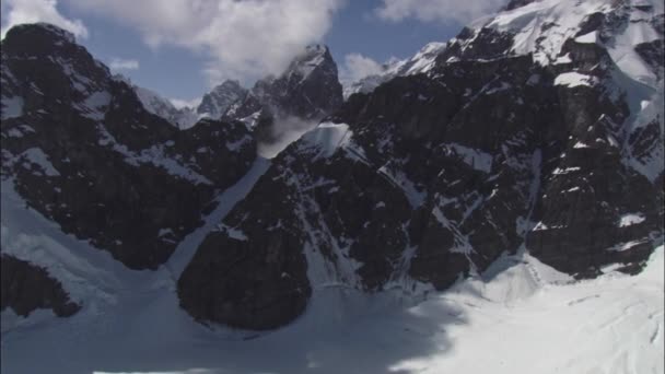 Légi Felvétel Snowcapped Hegyek Téli — Stock videók