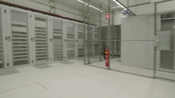 Mannen Datacentret — Stockvideo