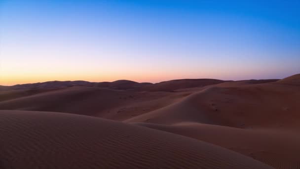 Sanddünen Der Wüste Bei Sonnenuntergang — Stockvideo