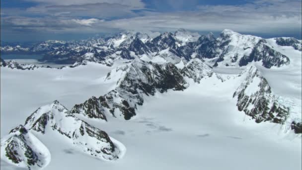 冬季风景与山的鸟图 — 图库视频影像