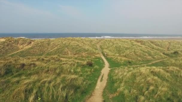 Luftaufnahme Der Landschaft Mit Strand Und Meer — Stockvideo