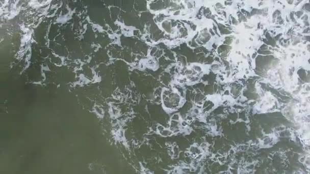 Vue Aérienne Des Vagues Mer Roulant Sur Plage — Video