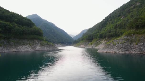 白天山间的湖 — 图库视频影像