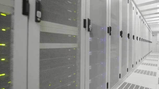 Corridoio Nel Data Center — Video Stock