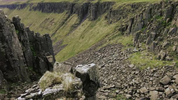 英国柯克斯通山口岩石景观 — 图库视频影像