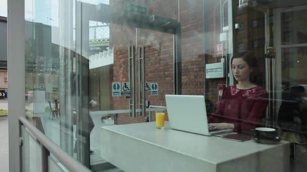 Man Greeting Woman Office — Stock Video