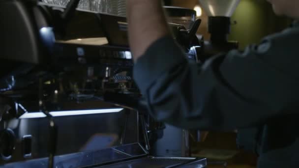 Mouvement Lent Barista Préparer Café — Video