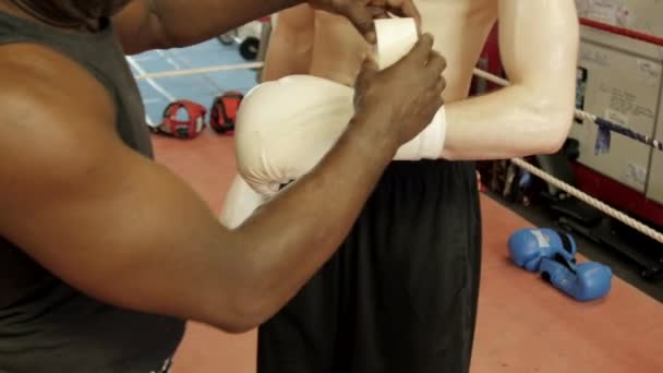 Gros Plan Homme Enveloppant Boxer Poignet — Video