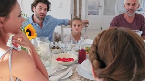 餐桌上的家人 — 图库视频影像