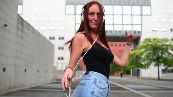 Müzik Dans Kulaklık Kadında — Stok video