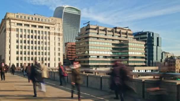 ラッシュアワーの時間経過 ロンドン イギリスの橋の上 — ストック動画