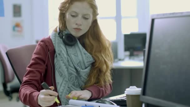 Red Hair Woman Studying School — Stock Video