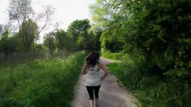 Femme Courant Dans Parc Jour — Video