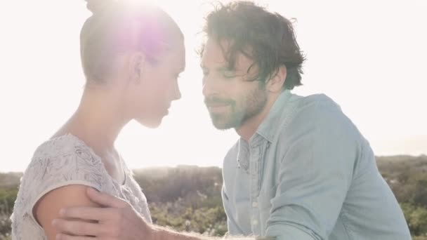 Retrato Jovem Casal Olhando Para Outro — Vídeo de Stock