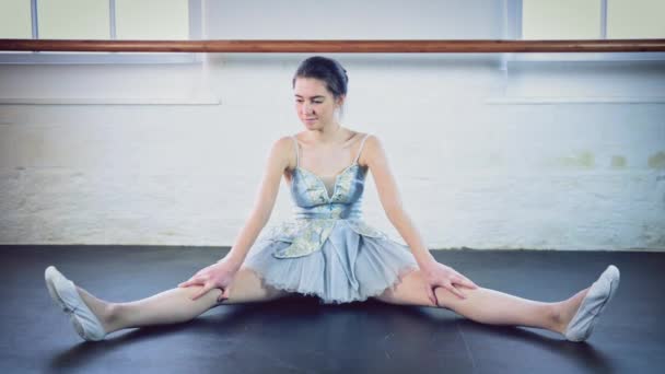 Girl Stretching Ballet Studio — Stock Video