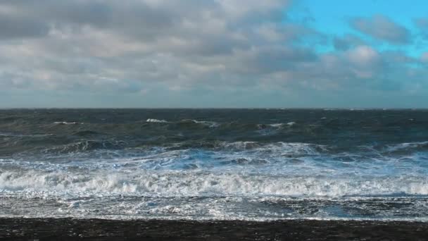 スローモーションの嵐の中の海 — ストック動画