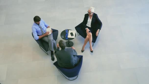 Vista Alto Ángulo Los Colegas Durante Reunión Negocios — Vídeos de Stock