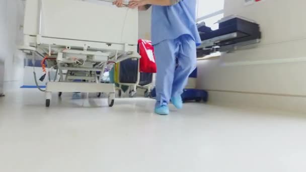Медсестри Ліжком Лікарні — стокове відео