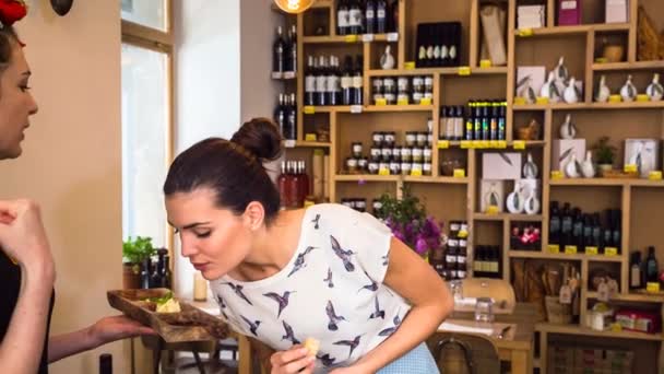 Comida Degustação Clientes Loja — Vídeo de Stock