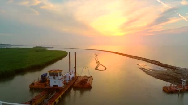 アディジェ川 夕暮れ時の漁船の空撮 — ストック動画