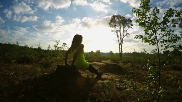 Caucasiuan Woman Exercising Outdoors — Stock Video