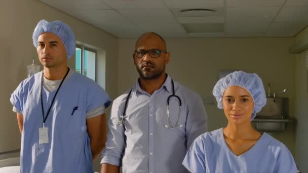 三个医生在医院中的肖像 — 图库视频影像