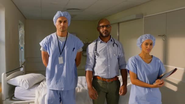 Porträt Von Drei Ärzten Krankenhaus — Stockvideo
