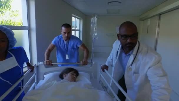 Медсестры Кроватью Больнице — стоковое видео
