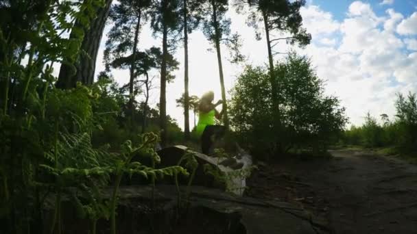 Woman Exercising Woodland Outdoors — Stock Video