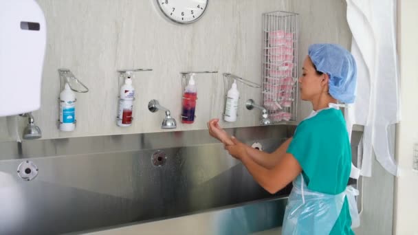 Médico Lavándose Las Manos Hospital — Vídeo de stock