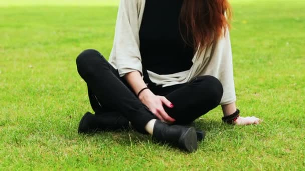 Redhead Woman Sitting Grass Outdoors — Stock Video