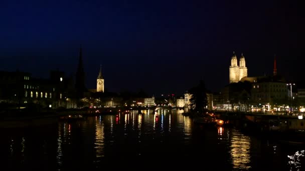 Catedral Grossmuenster Río Limmat Por Noche Grossmunster Suiza — Vídeo de stock