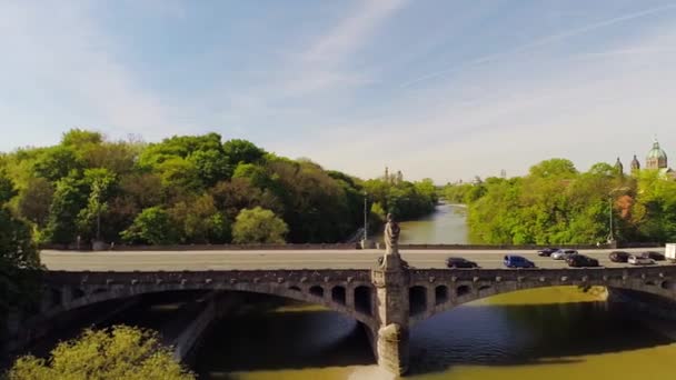 Maximilian Most Přes Řeku Mnichov Bavorsko Německo — Stock video