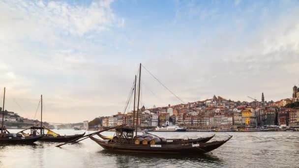 Boote Auf Dem Douro Fluss Porto Portugal Zeitraffer — Stockvideo