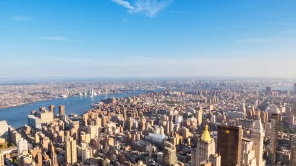 Manhattan Skyline East Riverat Overdag — Stockvideo