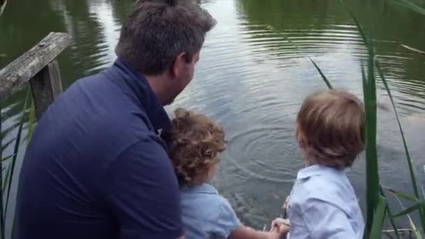 Father Sons Fishing Rod Lake — Stock Video