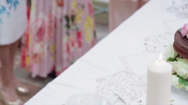 Свадебные Гости Стоящие Столом Свадебном Приеме Динтоне Уилтшир Великобритания — стоковое видео